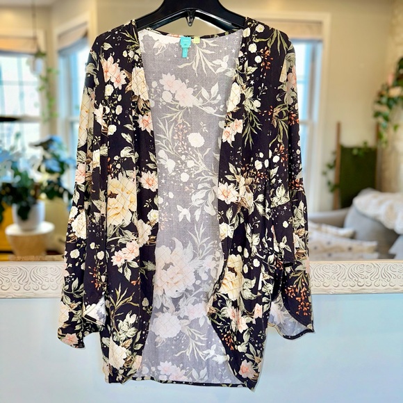 Farm Rio Flowy Floral Quilt Stitch Pattern Open Front Cardigan/Shrug Bell Sleeve - Picture 9 of 11